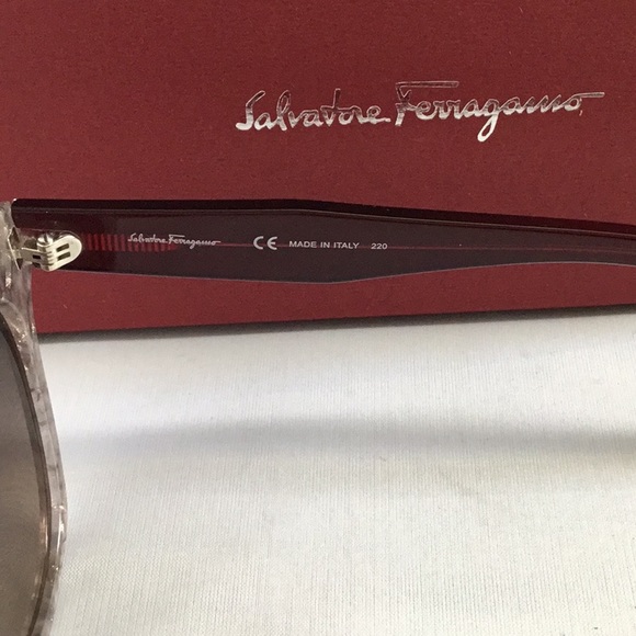 SALVATORE FERRAGAMO CAT EYE LADIES SUNGLASSES. main image 11